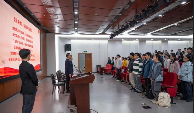 青春砺志担使命·团徽闪耀启新程——WilliamHill中文官方网站第一期初级团校开班仪式暨团校第一课 青春砺志担使命·团徽闪耀启新程——WilliamHill中文官方网站第一期初级团校开班仪式暨团校第一课